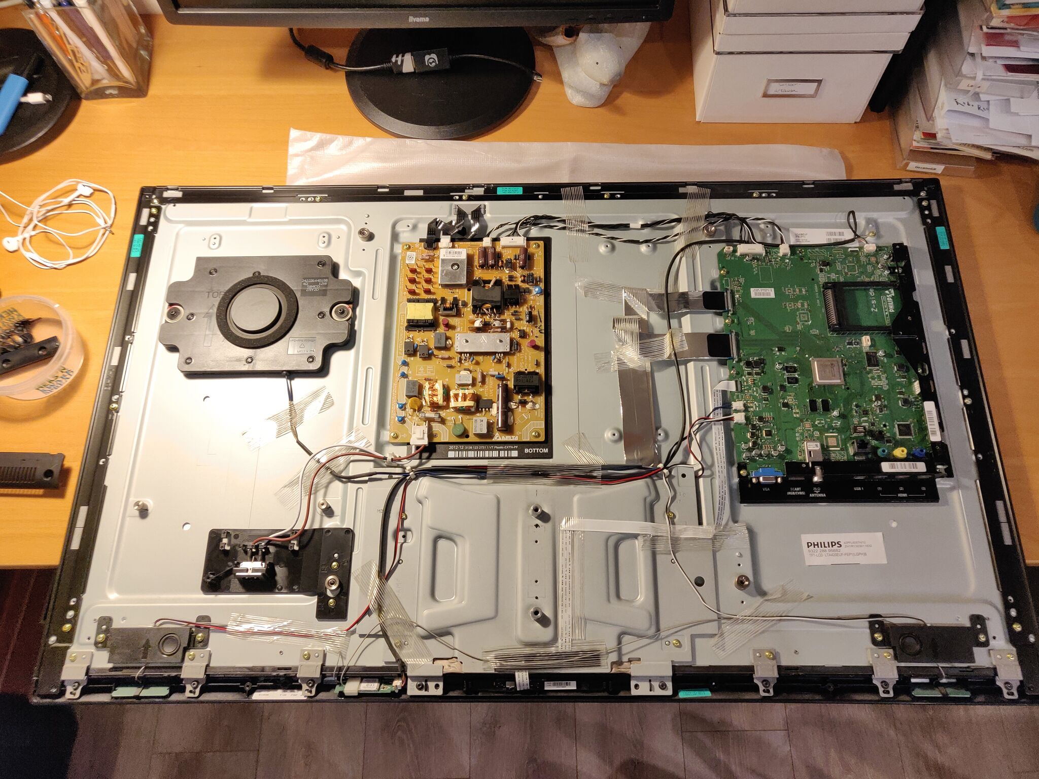 Repair: Philips 42 3D LED TV with Ambilight - AGAIN ·