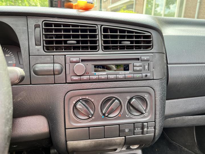 Fitted a matching new Blaupunkt car stereo.